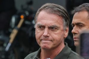 Bolsonaro segue na UTI com broncopneumonia e apresenta piora na função renal, diz boletim