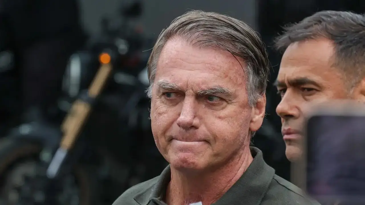 Bolsonaro segue na UTI com broncopneumonia e apresenta piora na função renal, diz boletim