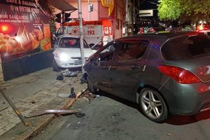 Colisão entre dois carros no Centro de Limeira deixa um homem morto