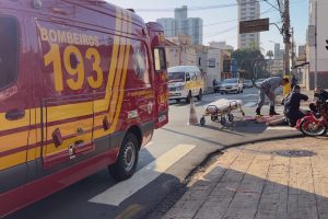 Colisão entre moto e carro deixa motociclista ferido no Centro de Limeira