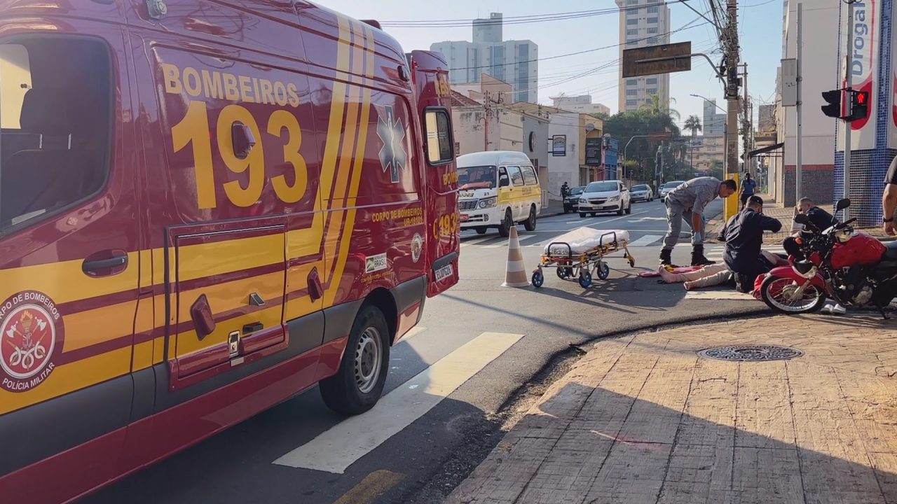 Colisão entre moto e carro deixa motociclista ferido no Centro de Limeira
