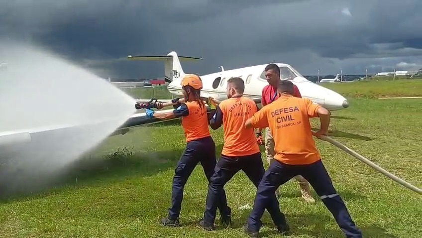 Defesa Civil de Limeira participa de treinamento sobre gestão de risco e emergências em operações aéreas