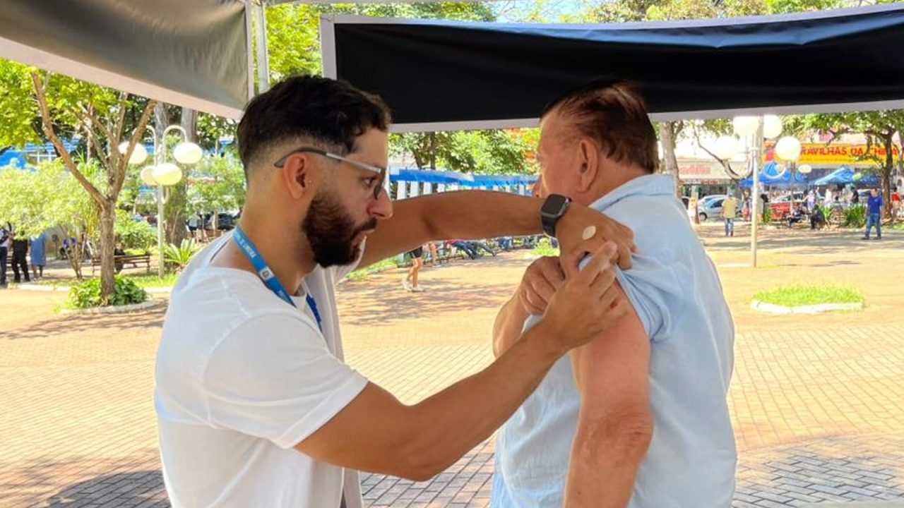 Dia D marca início da vacinação contra a gripe em Limeira