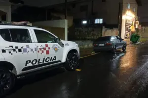 Dupla é presa após perseguição e carro com placa adulterada em Limeira