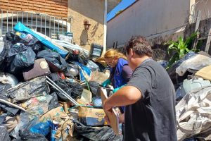 Força-tarefa remove lixo acumulado em imóvel no Jd. São Paulo, em Limeira