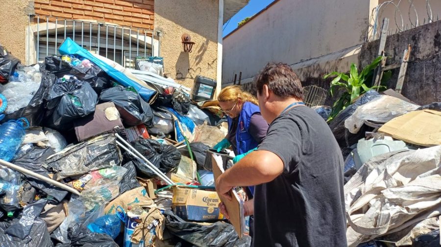Força-tarefa remove lixo acumulado em imóvel no Jd. São Paulo, em Limeira