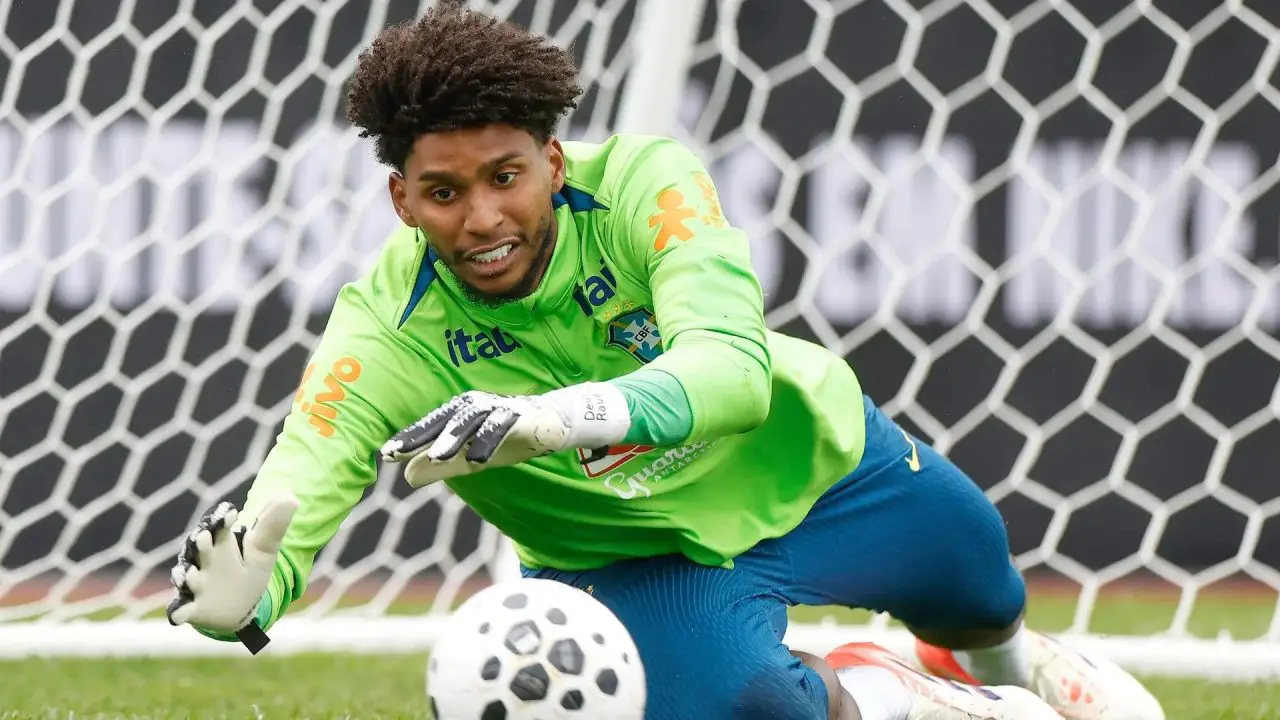 Goleiro Hugo Souza é convocado para a seleção após lesão de Alisson
