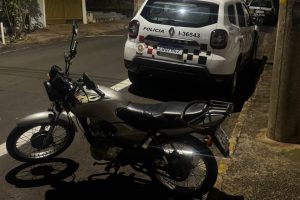 Homem é detido após ser encontrado com moto furtada em Limeira