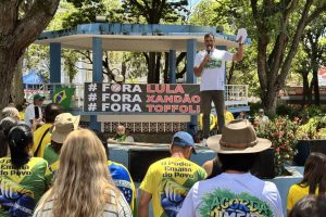 Manifestantes se reúnem na Praça Toledo Barros em ato do movimento ‘Acorda Limeira’