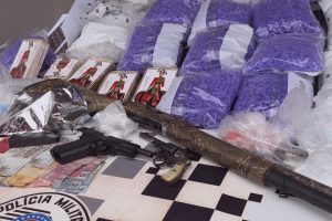 PM apreende drogas e armas em casa bomba no Jd. Primavera, em Limeira