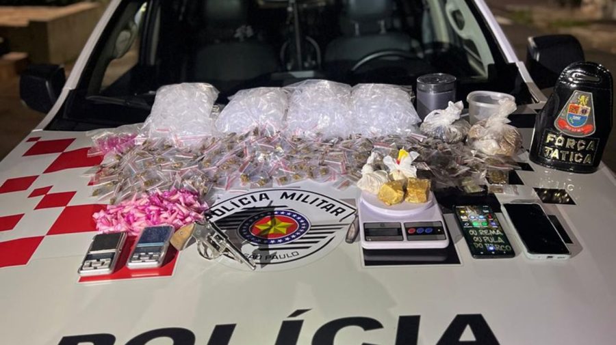PM prende casal com mais de 800 porções de drogas e arma no Olindo de Lucca, de Limeira