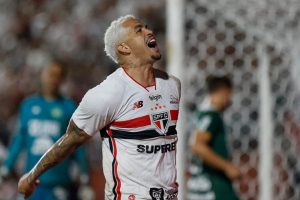 Palmeiras leva virada do Vasco e São Paulo assume a liderança na estreia de Roger Machado