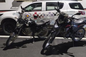Perseguição termina com jovem preso e adolescente apreendido com motos adulteradas em Limeira