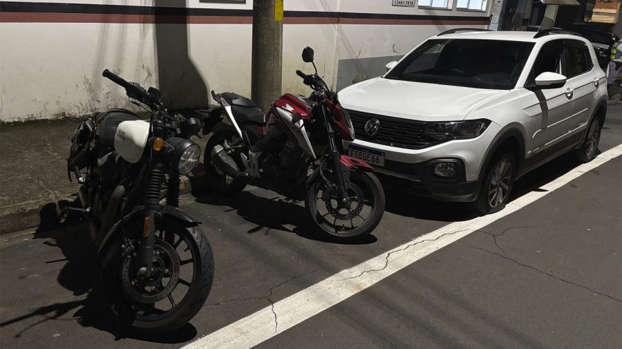 Polícia recupera carro e duas motos roubadas após abordagem em bar em Limeira