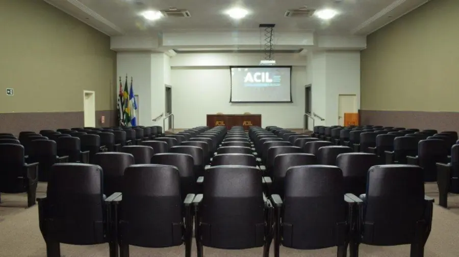 Prefeito apresenta prestação de contas de 2025 em evento na ACIL