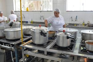 Prefeitura convoca aprovados para vaga de merendeiro em Limeira