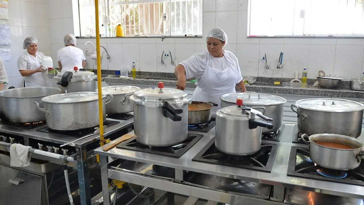 Prefeitura convoca aprovados para vaga de merendeiro em Limeira