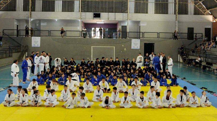 Projeto Jiu-Jitsu Azul reúne mais de 200 crianças em ação de inclusão em Limeira