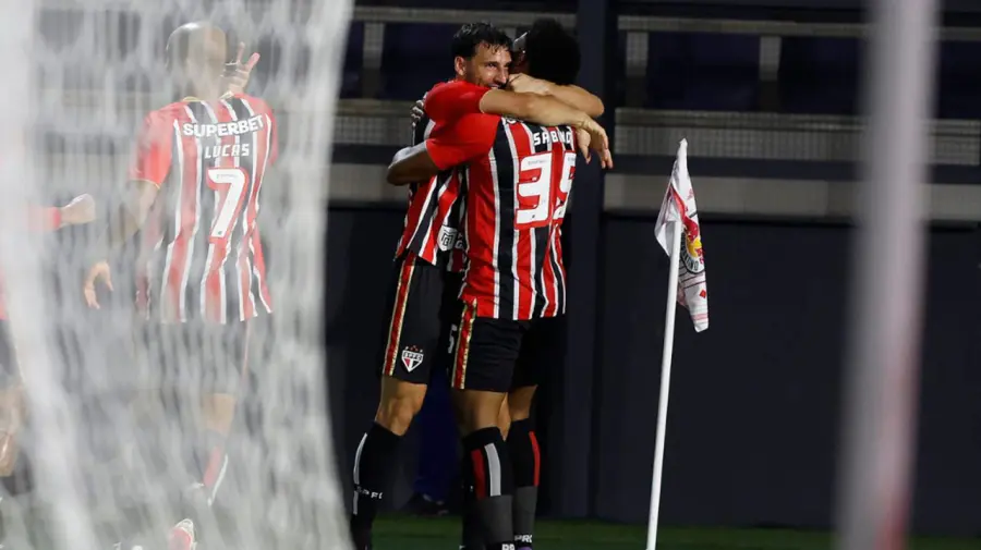 São Paulo e Palmeiras vencem em dia de empate no Clássico Alvinegro