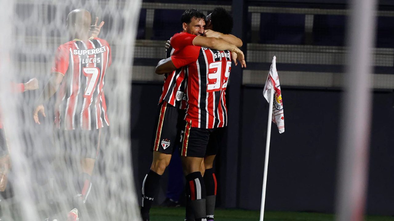 São Paulo e Palmeiras vencem em dia de empate no Clássico Alvinegro