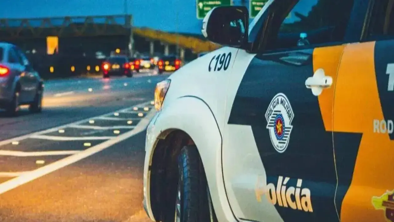 Tentativa de roubo a caminhão termina com dois presos na Anhanguera, em Limeira