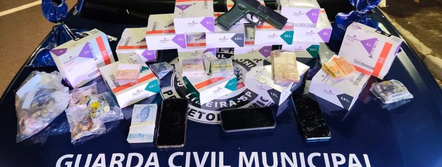 Adolescentes e jovem são presos após roubo à farmácia em Limeira