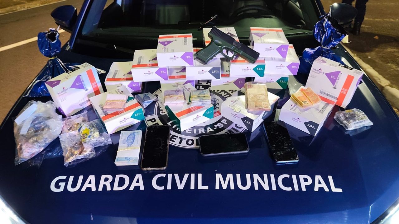 Adolescentes e jovem são presos após roubo à farmácia em Limeira