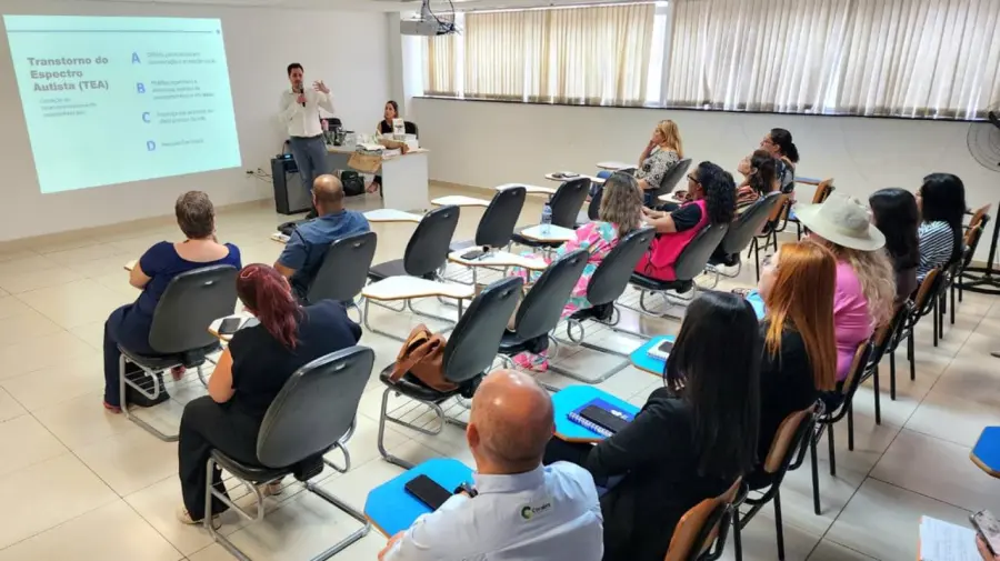 Capacitação aborda inclusão de pessoas com TEA no comércio em Limeira