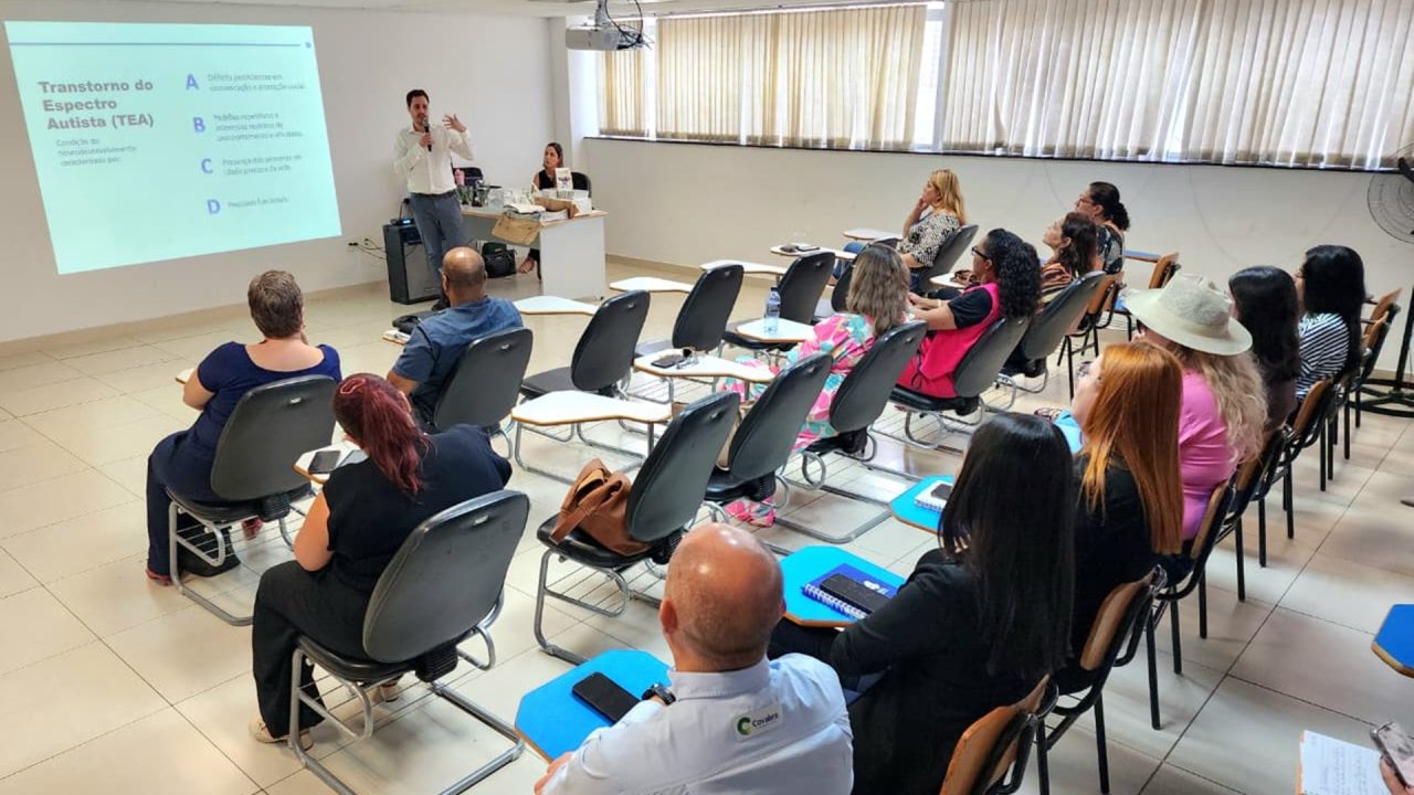 Capacitação aborda inclusão de pessoas com TEA no comércio em Limeira