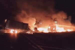 Colisão entre caminhão e carreta provoca incêndio e deixa um morto na Washington Luís