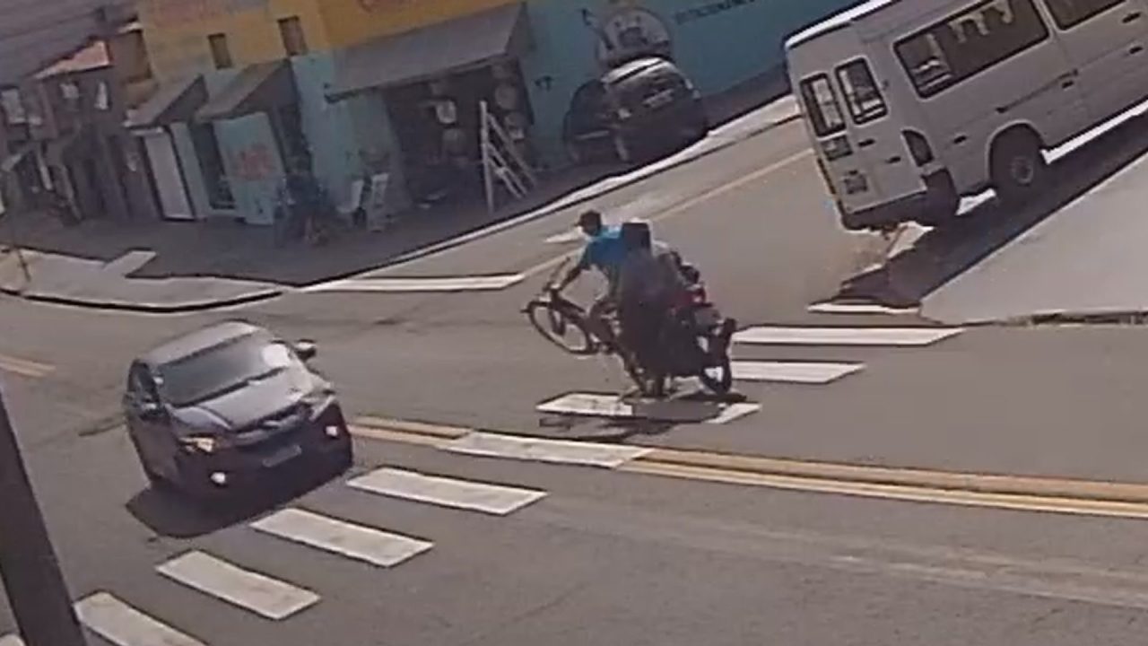 Colisão entre moto e bicicleta deixa dois feridos em Limeira