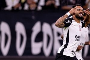 Corinthians derrota o Santa Fe-COL e segue 100