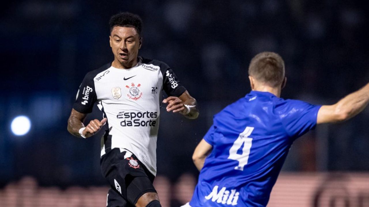 Corinthians e São Paulo vencem e abrem vantagem