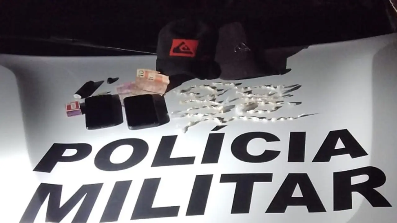 Jovem é preso e adolescente é liberado após apreensão de pedras de crack em Engenheiro Coelho
