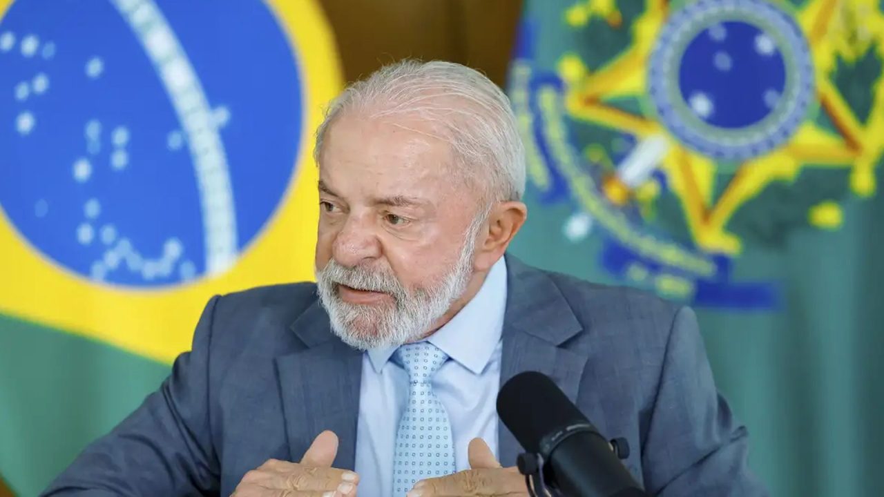 Lula envia ao Congresso projeto de lei pelo fim da escala 6x1