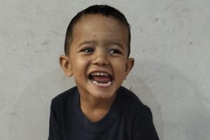 Mãe de criança morta por afogamento dá depoimento emocionante