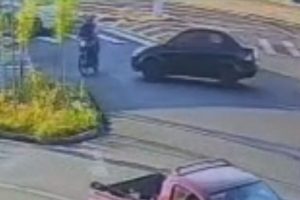 Motociclista avança preferencial e é atingido por carro na rotatória das Três Avenidas, em Limeira