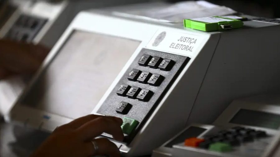 Onze governadores renunciam para disputar eleições de outubro