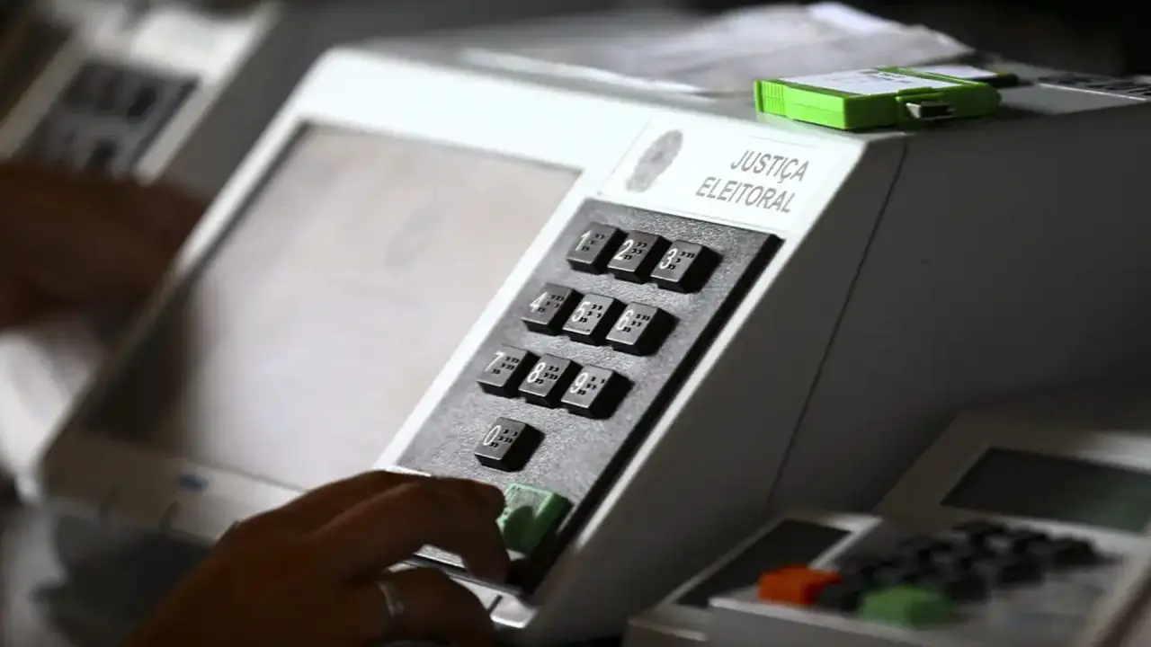 Onze governadores renunciam para disputar eleições de outubro