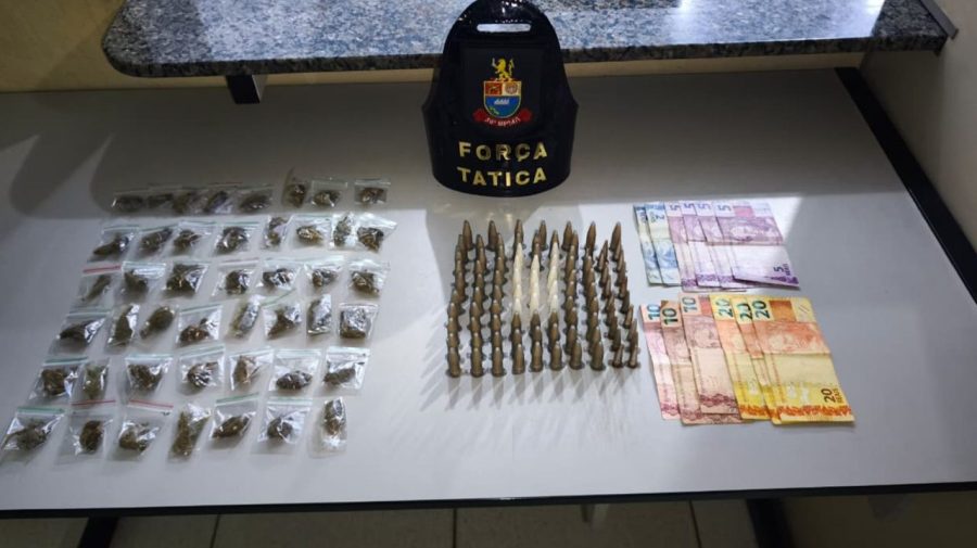 PM apreende quase 100 pinos de cocaína e porções de maconha em Limeira