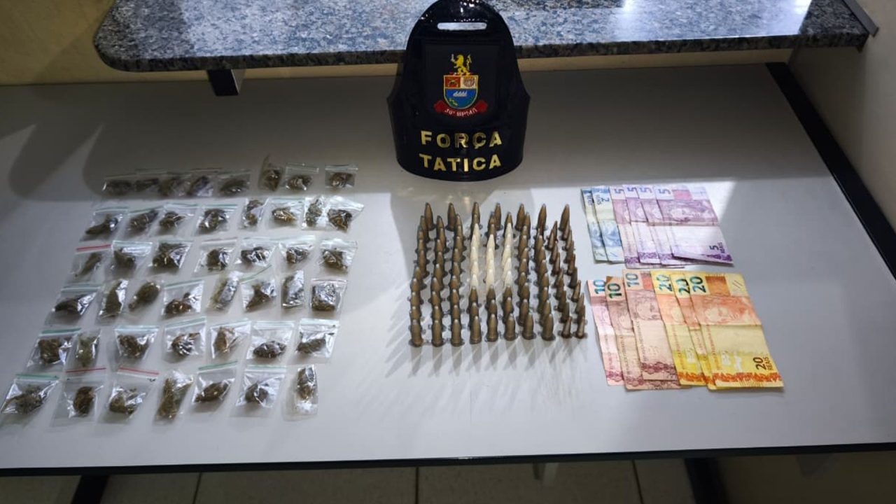 PM apreende quase 100 pinos de cocaína e porções de maconha em Limeira