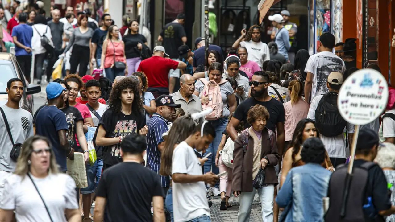 População no Brasil cresce em ritmo menor e está envelhecendo