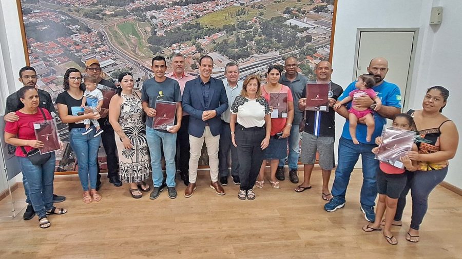 Prefeitura de Limeira entrega mais de 100 escrituras de imóveis sociais