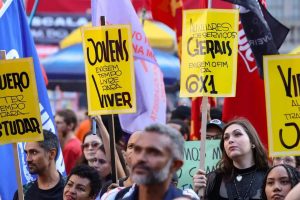 Acordo prevê regra de transição de 60 dias para fim da escala 6x1