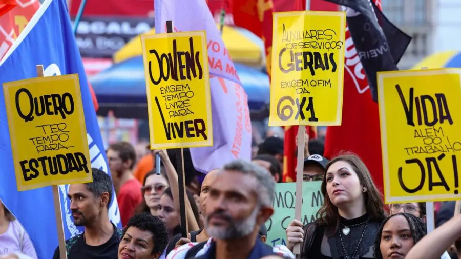 Acordo prevê regra de transição de 60 dias para fim da escala 6x1