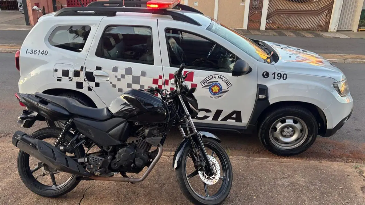 Adolescente é apreendido com moto furtada após tentativa de fuga em Limeira
