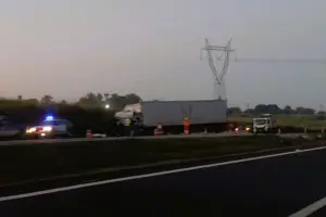 Caminhoneiro morre após colisão traseira na Rodovia dos Bandeirantes, em Limeira