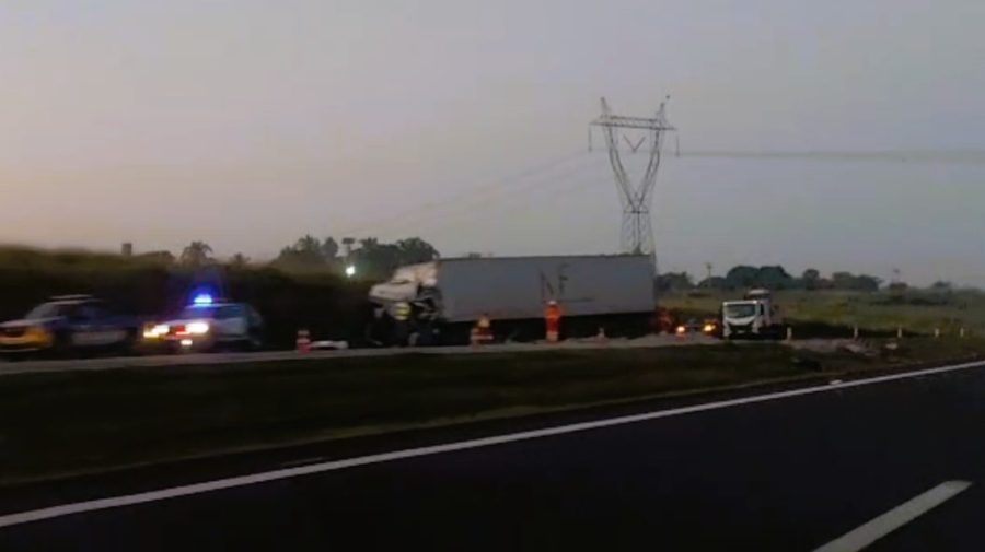 Caminhoneiro morre após colisão traseira na Rodovia dos Bandeirantes, em Limeira
