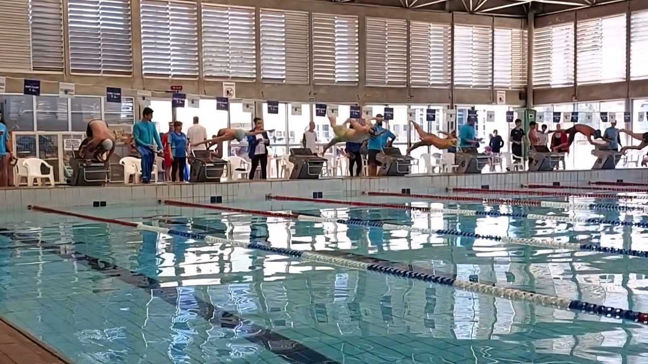 Campeonato de natação reúne 421 atletas em Limeira