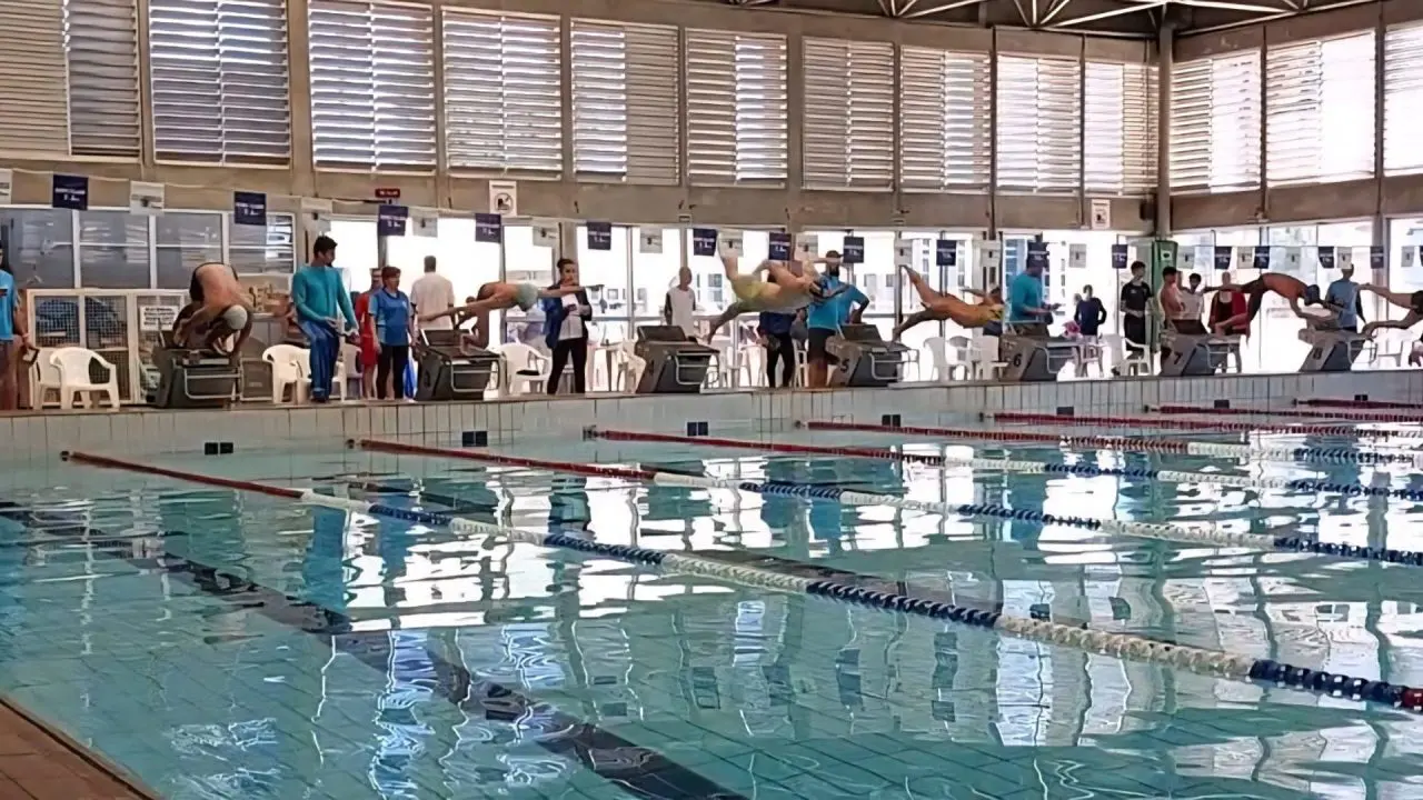 Campeonato de natação reúne 421 atletas em Limeira